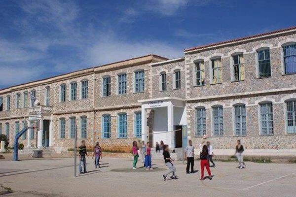 Αρεόπολη: Κινητοποίηση από γονείς και καθηγητές – Δίνουν μία βδομάδα διορία στο Υπουργείο